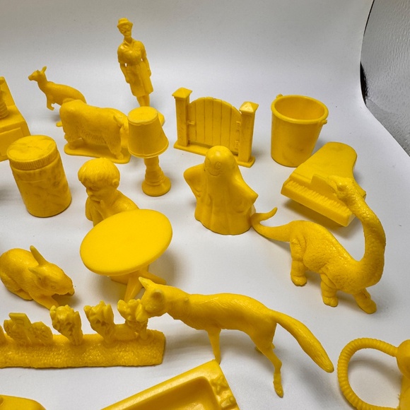 Houghton Mifflin Getting Ready To Read Toys Yellow Vintage Lot of 53 - Picture 4 of 15